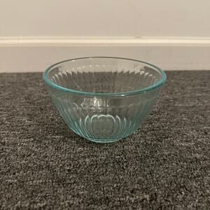 Pyrex 7401-S Clear Aqua Tinted Ribbed Mixing Bowl 3 Cup USA